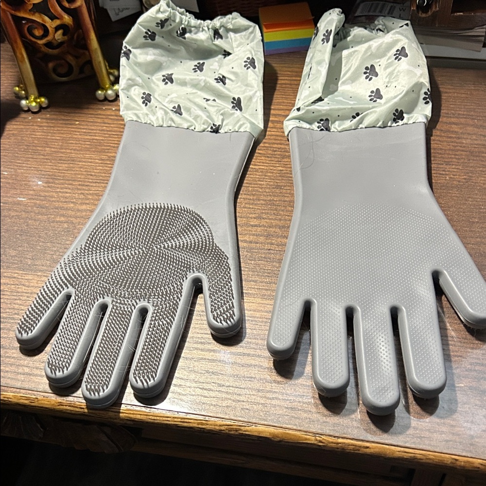 Cat or dog grooming gloves